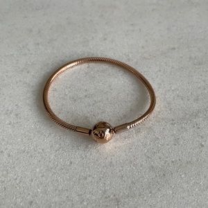Pandora rose gold clasp bracelet